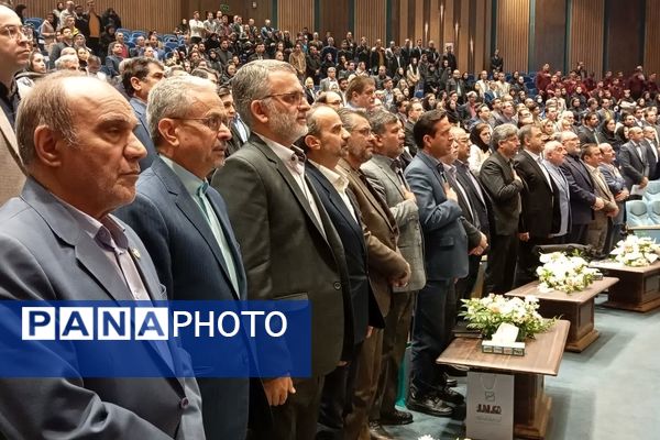 آیین تجلیل از واحدهای نمونه استاندارد و سفیران دانش‌آموزی استاندارد