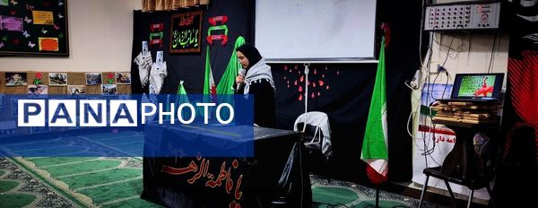 استقبال دانش‌آموزان دبیرستان شهید برقعی 2 قم از یک لاله فاطمی