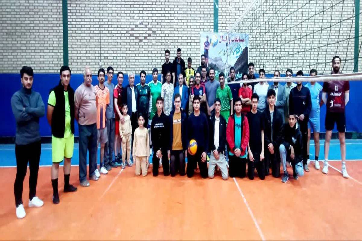 تیم زنده یاد محمد امام پور قهرمان مسابقات والیبال بخش هزار مسجد کلات شد 