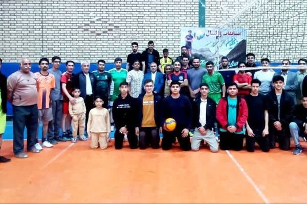 تیم زنده‌یاد محمد امام‌پور، قهرمان مسابقات والیبال بخش هزار مسجد کلات شد