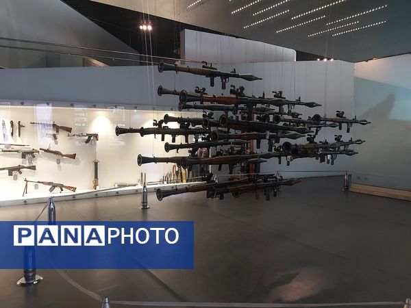 بازدید دانش‌آموزان شهیده قزوینی از موزه دفاع مقدس 