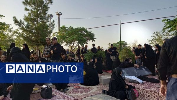 زیارت اهل قبور در غروب تاسوعای حسینی در روستای نقاب