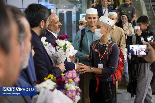 مراسم استقبال بازگشت اولین کاروان عمره گذار دانش آموزان پسر