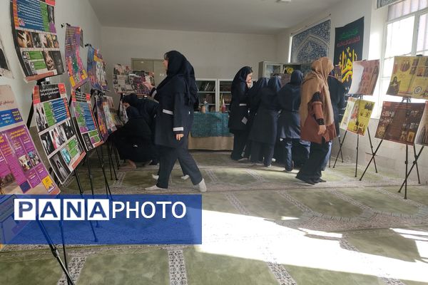 برپایی نمایشگاه «دختران نجابت» در دبیرستان شهیدان مشتاقیان ناحیه ۳ شیراز