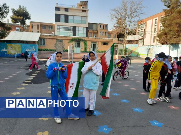 المپیاد ورزشی درون مدرسه‌ای در دبستان دخترانه نوفل لوشاتو ناحیه سه مشهد مقدس