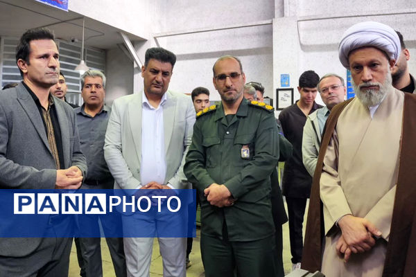 بازدید نماینده ولی فقیه استان فارس از هنرستان طالقانی در آستانه هفته بسیج