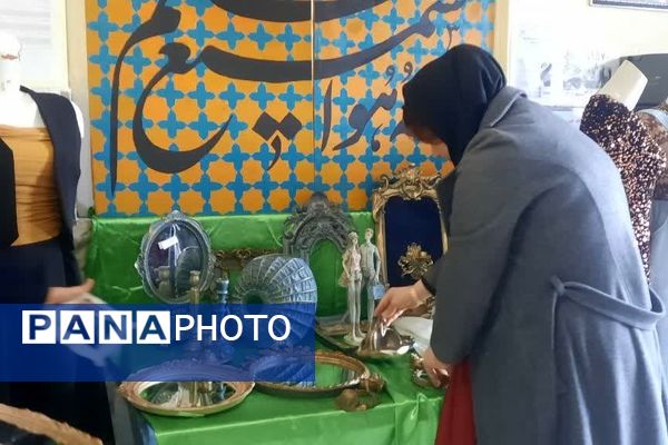 برپایی بازارچه هنرهای دستی در هنرستان ثمین