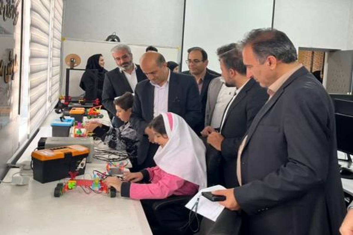 افتتاح اولین مرکز آموزش فناوریهای نوین هوش مصنوعی استان ایلام توسط معاون وزیر آموزش و پرورش