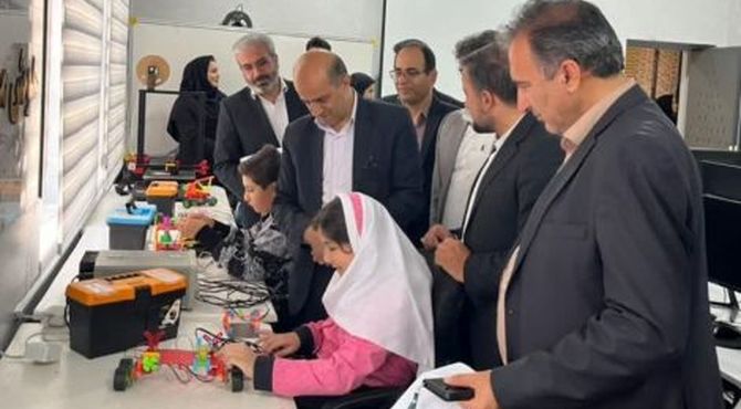 افتتاح اولین مرکز آموزش فناوری‌های نوین هوش مصنوعی استان ایلام توسط معاون وزیر آموزش و پرورش 