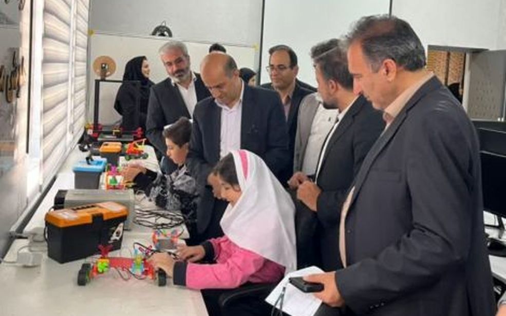 افتتاح اولین مرکز آموزش فناوری‌های نوین هوش مصنوعی استان ایلام توسط معاون وزیر آموزش و پرورش 