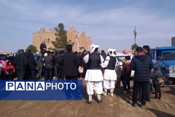 پیاده‌روی خانوادگی به مناسبت نیمه شعبان در روستای زوزن