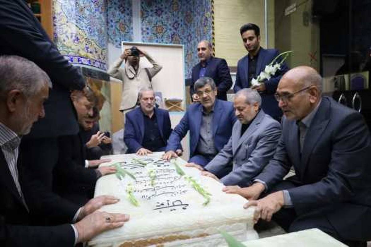 ادای احترام وزیر آموزش‌وپرورش به مقام شامخ شهدا