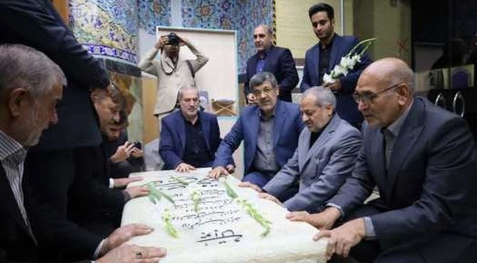 ادای احترام وزیر آموزش‌وپرورش به مقام شامخ شهدا