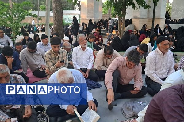 مراسم دعای عرفه درجوار شهدای گمنام پارک وحدت شهرستان آشخانه