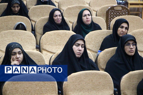 نشست معلمان شهر یزد با محسن قنبریان در یزد