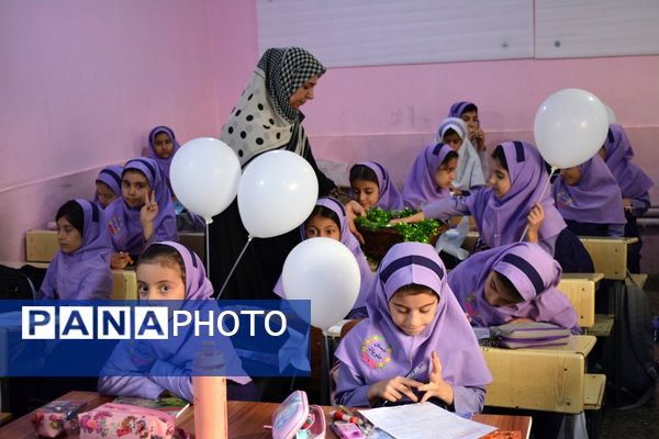 جشن میلاد حضرت زینب(س) با حضور مادر پرستار در دبستان علویان بهارستاندو