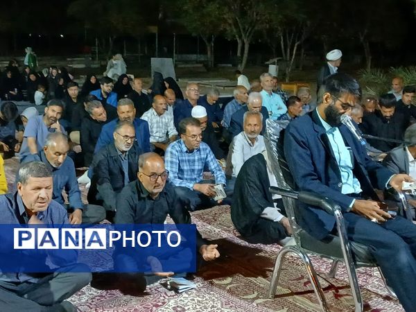 مراسم شبی با شهدا در محل گلزار شهدای روستای بزنجرد شهرستان خلیل‌آباد