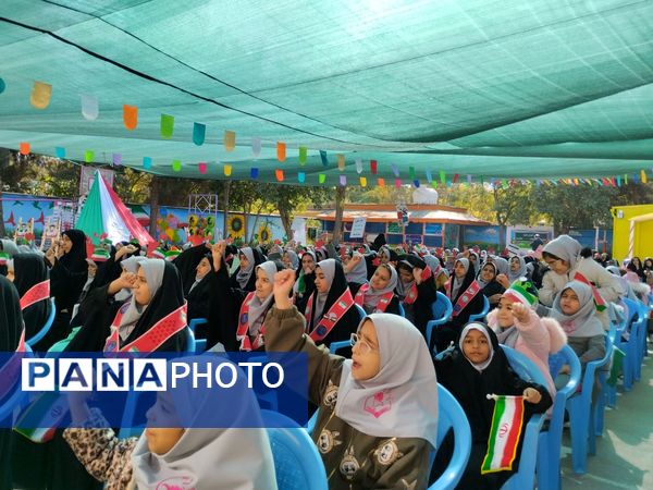 زنگ روز دانش آموز و تسخیر لانه جاسوسی دشمن در دبستان دخترانه شاهد شهید ناصری 