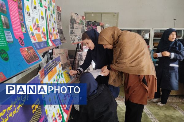برپایی نمایشگاه «دختران نجابت» در دبیرستان شهیدان مشتاقیان ناحیه ۳ شیراز
