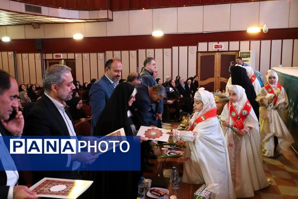 نشست هم اندیشی معاونین و مربیان پرورشی و مشاوران مدارس شهر شیراز 