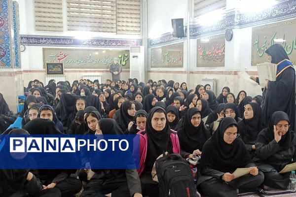 حضور پرشور دانش آموزان دبیرستان شاهد ندای فاطمه (س) در مراسم سوگواری حضرت ام البنین (س)