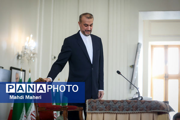 نشست وزیر خارجه با سفرای خارجی مقیم تهران
