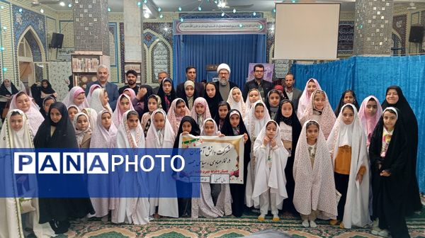 نماز جمعه با حضور دانش‌آموزان فعال بسیجی شهر بن