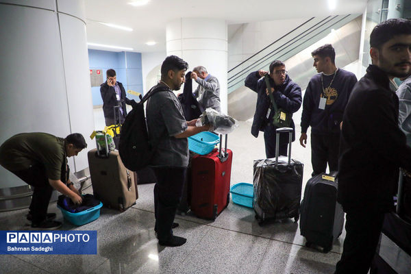 آیین بدرقه دانش‌آموزان و مربیان عمره‌گزار به سرزمین وحی