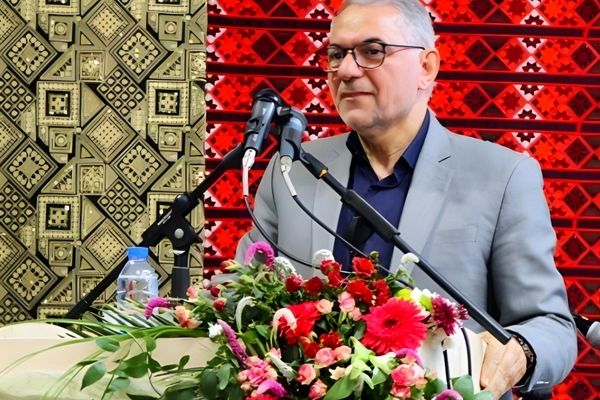 عشایر پاسداران ادبیات و هویت ملی هستند