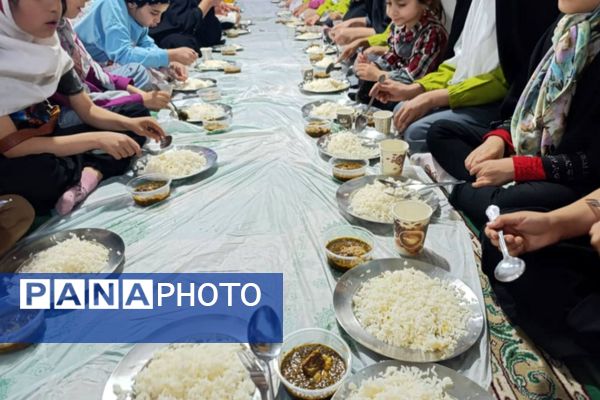 ماه رمضان فرصتی برای جذب نوجوانان وجوانان به مسجد 