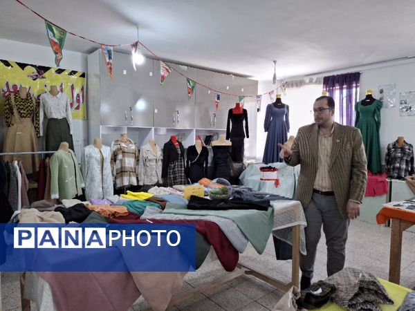نمایشگاه دستاوردهای خلاقانه در هنرستان دخترانه دکتر مولوی
