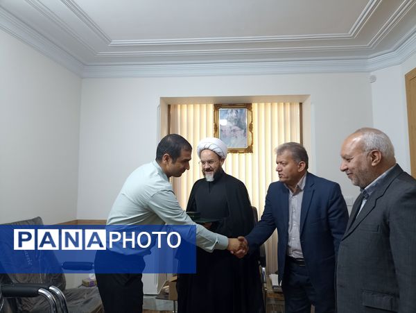 دیدار خبرنگاران شهرستان خلیل‌آباد با امام جمعه شهرستان به‌مناسبت روز خبرنگار