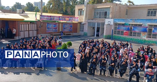 نواختن زنگ جشن جوانه‌ها در دبیرستان تیمسار فلاحی‌ناحیه یک کرج