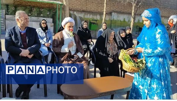 برگزاری مراسم زنگ انقلاب همزمان با سراسر کشور در مدارس ناحیه 2 شیراز 