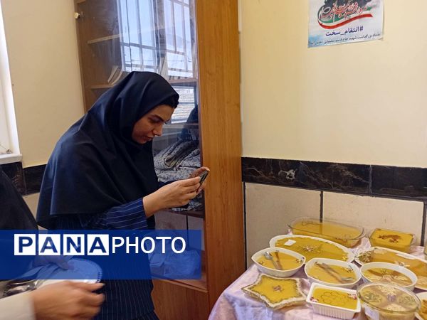 جشنواره شله زرد به مناسبت هفته بهداشت روان در مدرسه مادرمهربان خلیل آباد