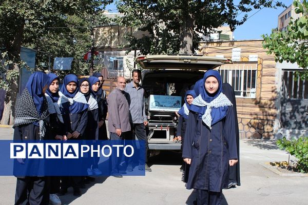 تشییع پیکر شهید گمنام در دبیرستان‌حضرت معصومه‌ ناحیه چهار کرج 