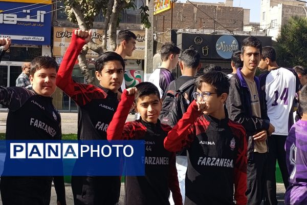 حماسه حضور دانش‌آموزان قرچکی در یوم الله ۱۳ آبان