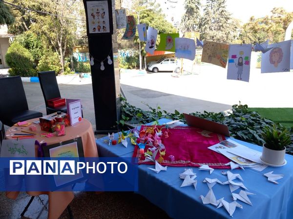 نمایشگاه ذهن‌های رنگی در دبیرستان دوره اول آرمینه مصلی نژاد