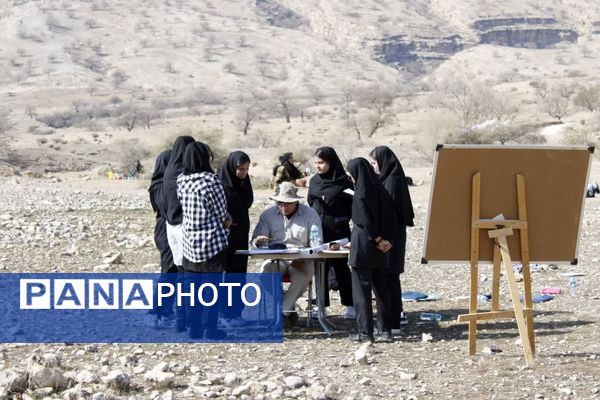 کارگاه آموزشی طراحی و نقاشی هنرستان فاطمه زهرا (س) در شهرستان گچساران