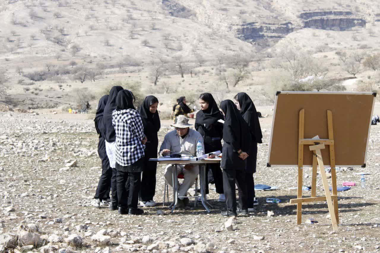 کارگاه آموزشی طراحی و نقاشی هنرستان فاطمه زهرا (س) در شهرستان گچساران