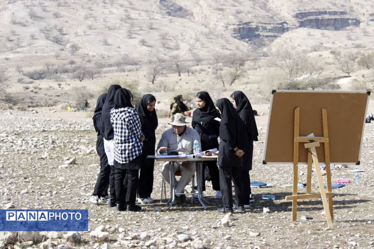 کارگاه آموزشی طراحی و نقاشی هنرستان فاطمه زهرا (س) در شهرستان گچساران