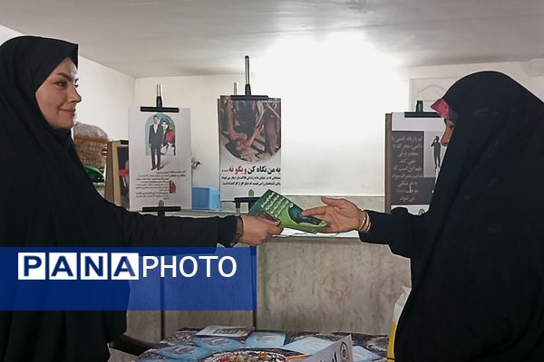 بازدید مردم نصیرشهر از نمایشگاه پیشگیری از آسیب‌های اجتماعی و ترک اعتیاد