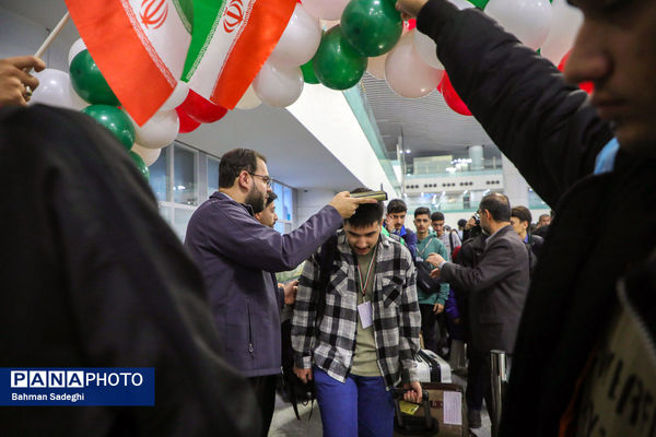 آیین بدرقه دانش‌آموزان و مربیان عمره‌گزار به سرزمین وحی