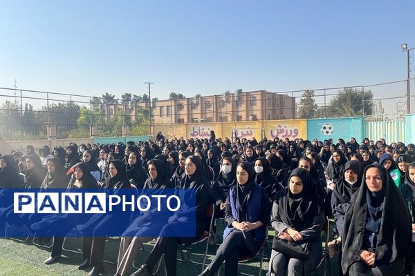 جشن پرشور روز دانش‌آموز در دبیرستان ملوک زندی 