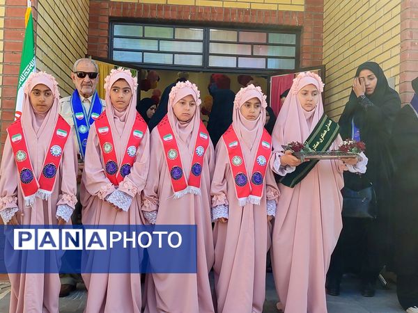 بازدید ارزیابان پیشتاز کشوری از دبستان فاطمه اهری هاشمی 