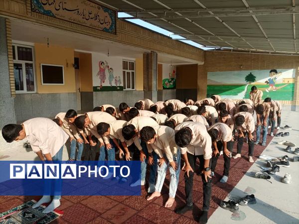 برگزاری نماز جماعت ظهر و عصر در مدرسه شهید حججی سیریک 