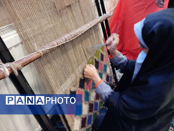  نمایشگاه دست‌سازه‌ها و فعالیت‌های پژوهشی در دبستان شقایق‌ها شهرستان ملارد