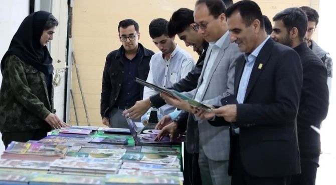بازدید سرپرست دانشگاه فرهنگیان گلستان از نمایشگاه کتاب گرگان