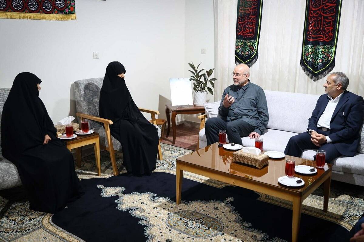 حضور قالیباف در منزل سرلشکر شهید کاظمی