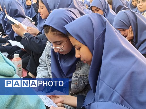 طنین همدلی در دهه فاطمیه، توزیع آش نذری در میان دانش‌آموزان دبیرستان دکتر جواد حداد ۲